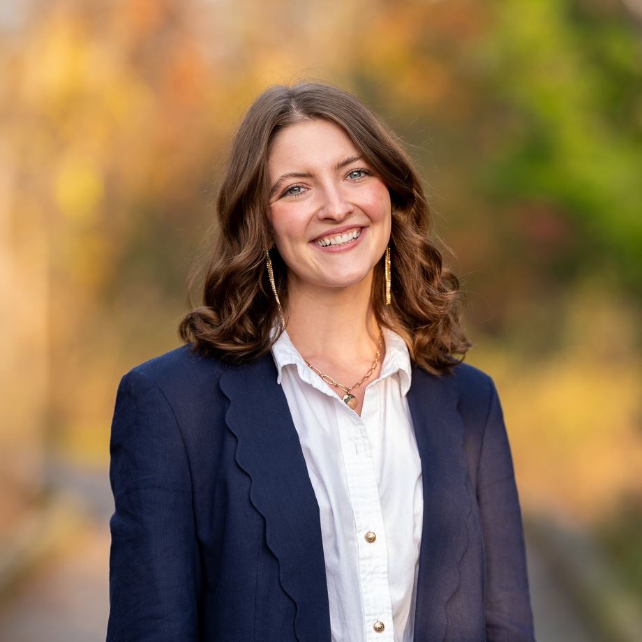 Nellie Philpott Headshot